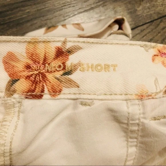 NWOT AEO 🦅 Floral Denim Mom Shorts - Picture 6 of 12